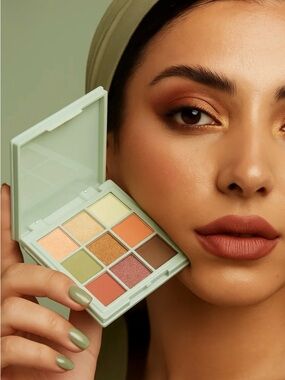 GLOWCORE Mystic Earth Eye Shadow Palette Matte Shimmer Metallic Satin 9 colors